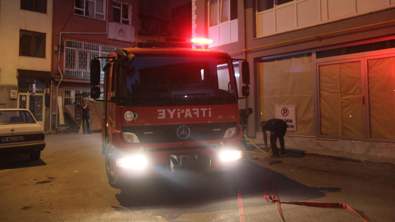 Ocakta unutulan yemek yangına sebep oldu! 2 kişi hastanelik oldu