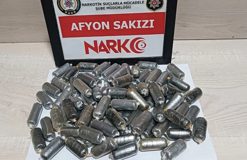 Erzincan'da 2 İranlı bağırsaklarında uyuşturucu taşırken yakalandı.