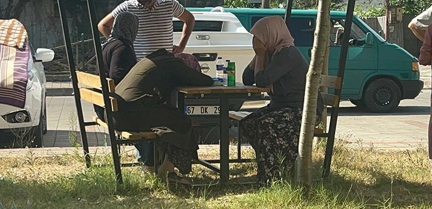 Türkiye bu vahşeti konuşuyor! Anne ve anneannesini baltayla parçaladı, uzuvlarını camdan attı