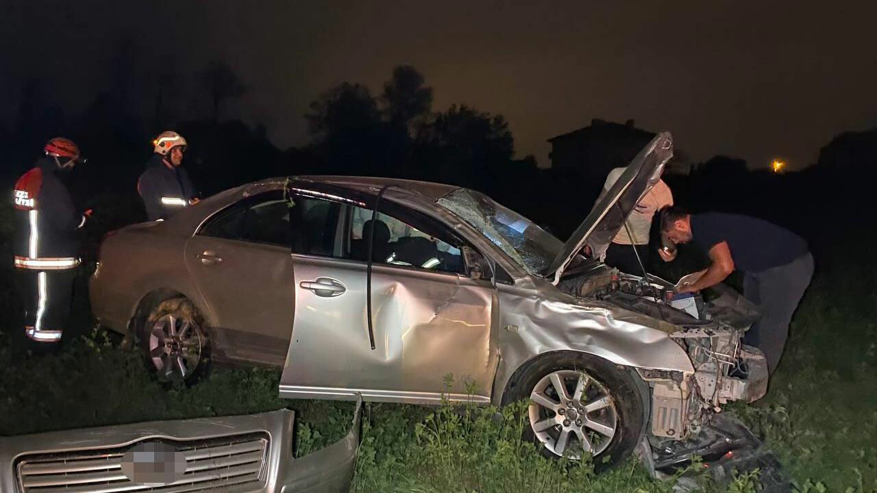 Düzce'de ilginç olay! Otomobil şarampole devrildi, sürücü kayboldu! 