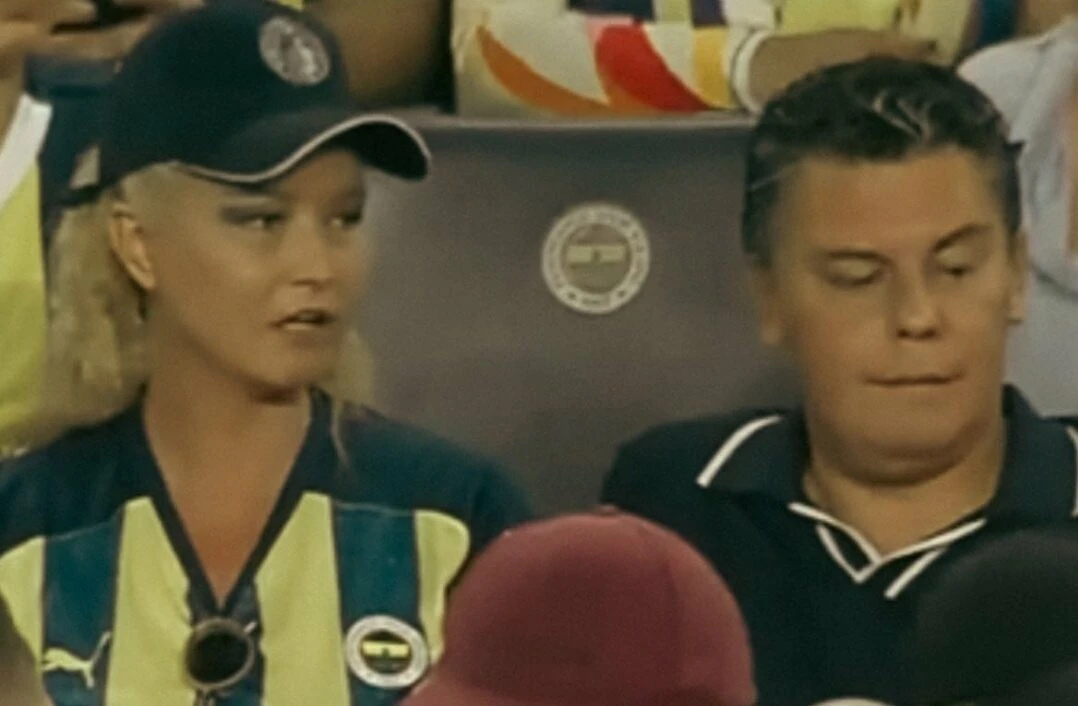 Asayiş müdürü eşini köşe bucak gizleyen Müge Anlı, Fenerbahçe maçında ortaya çıktı!