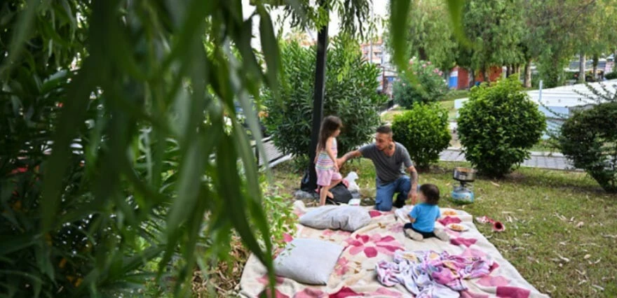 Fahiş kira zammında bu da oldu! Ev sahibi 5 katına çıkarınca çoluk çocuk parkta yaşamaya başladılar