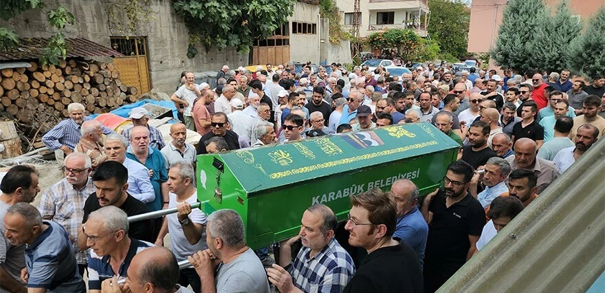 Terlik uğruna canından oldu! Eşinin yardım çığlıkları arasında dalgalarla boğuştu