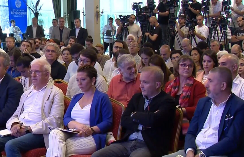 Ekrem İmamoğlu İBB Başkanı İmamoğlu, adaylık tartışmalarına yaptığı basın açıklamasıyla noktayı koydu.