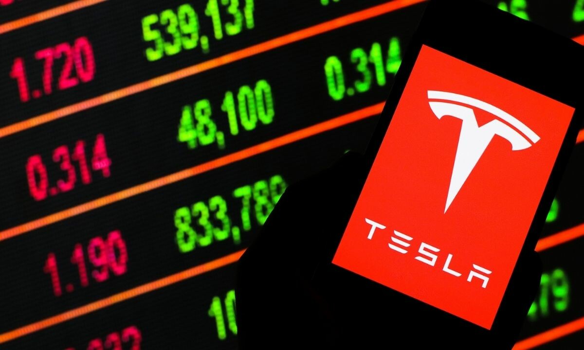 Elon Musk’ın yeni hamlesi rekabeti körükledi! Çin&#039;de indirim yaptı, Tesla hisseleri resmen çakıldı!