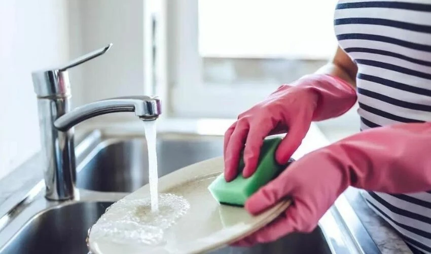 Mutfak temizliği yaparken işinize yarayacak öneriler ve mutfaktaki tüm kötü kokuyu yok eden teknik...