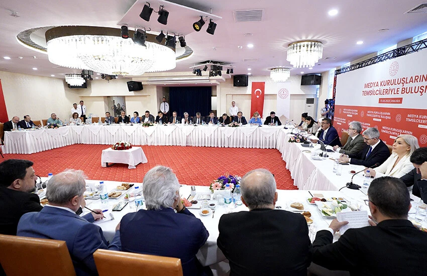 Milli Eğitim Bakanı Yusuf Tekin, Başkent Öğretmenevi'nde, medya kuruluşları temsilcileriyle bir araya geldi.