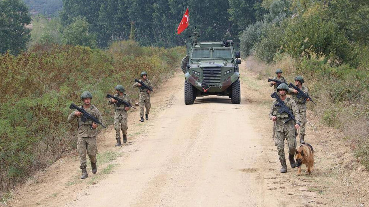 Mehmetçik sınırda göz açtırmıyor: FETÖ&#039;cü ve PKK&#039;lı teröristler yakalandı