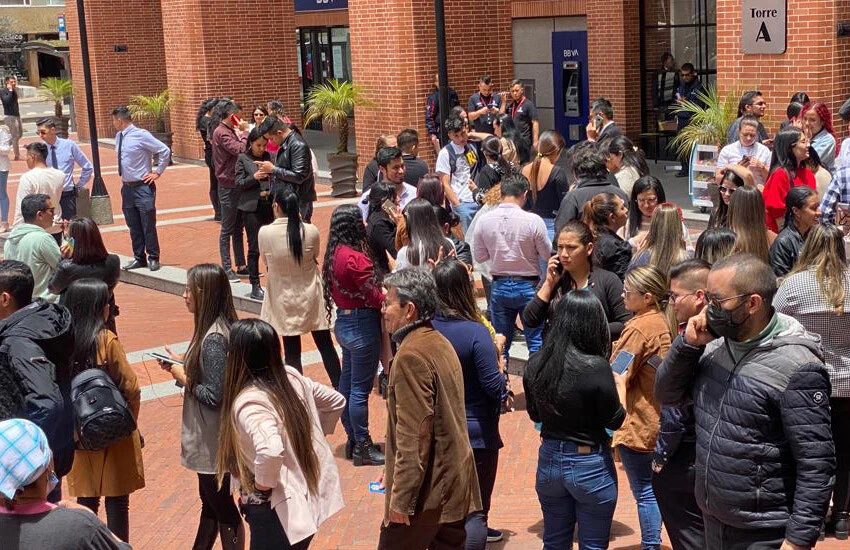 Kolombiya'da 6.1 ve 5.6 büyüklüğünde peş peşe iki <a href=