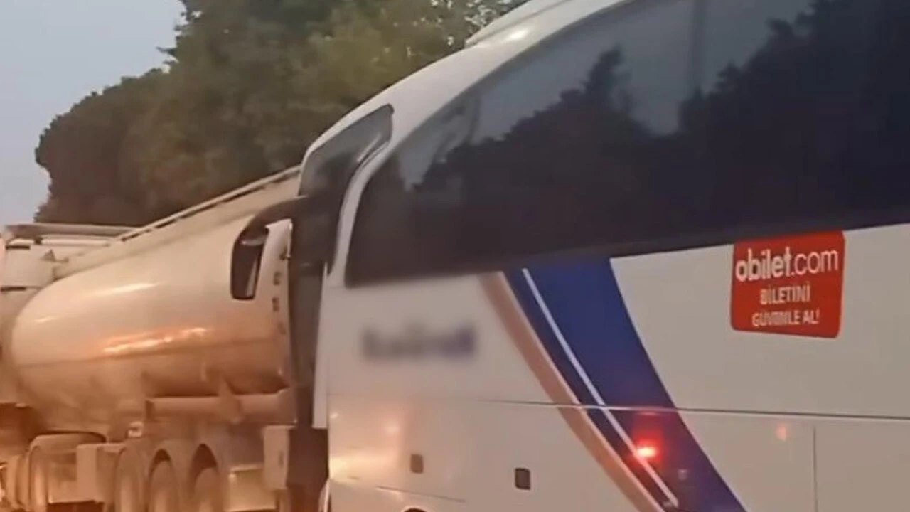 Manisa’da facianın eşiğinden dönüldü! Otobüs tankere çarptı: 4'ü çocuk, 21 yaralı 