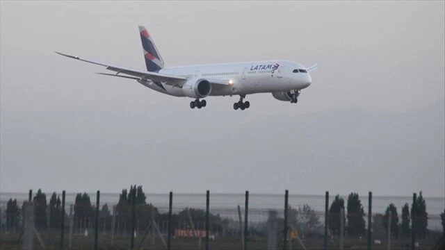 Kaptan pilot tuvalette fenalaştı! Havada panik yaşandı