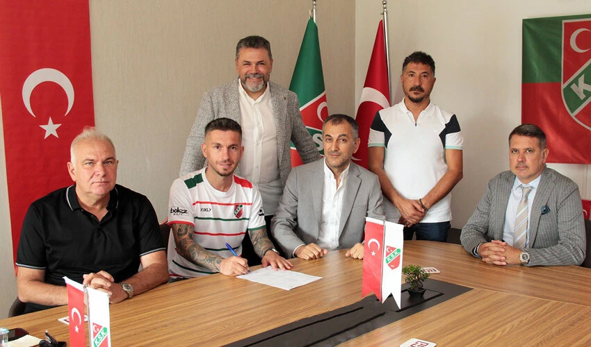 36 yaşındaki Adem Büyük Karşıyaka’da