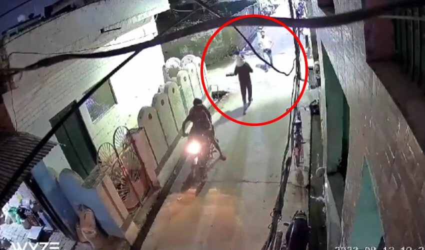 Sokak ortasında infaz girişimi: Kızını omuzlarında taşıyan babayı başından vurdular!