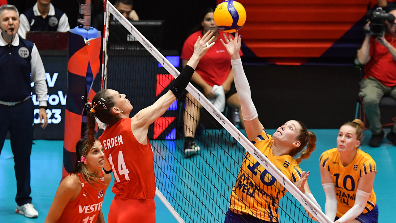 Filenin Sultanları Avrupa Voleybol Şampiyonası&#039;na galibiyetle başladı