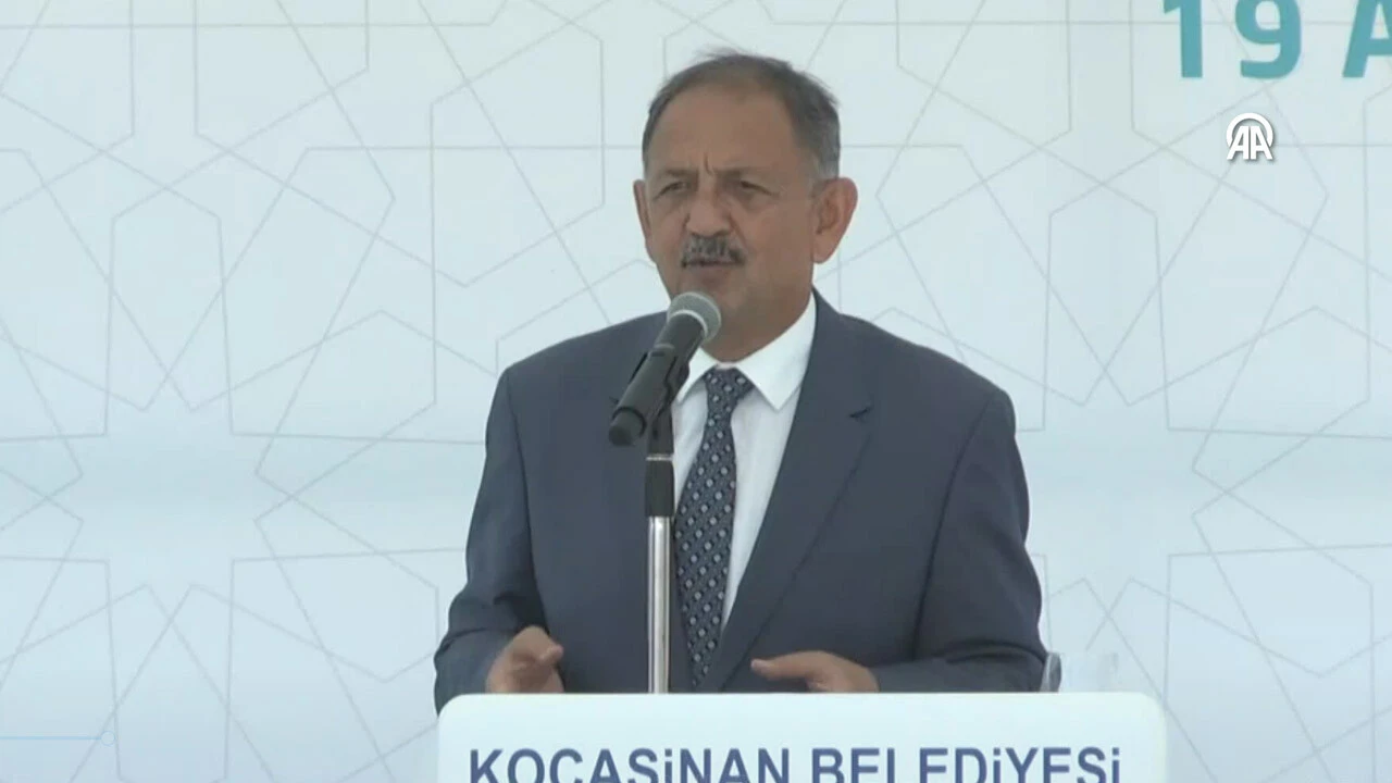 Çevre, Şehircilik ve İklim Değişikliği Bakanı Mehmet Özhaseki