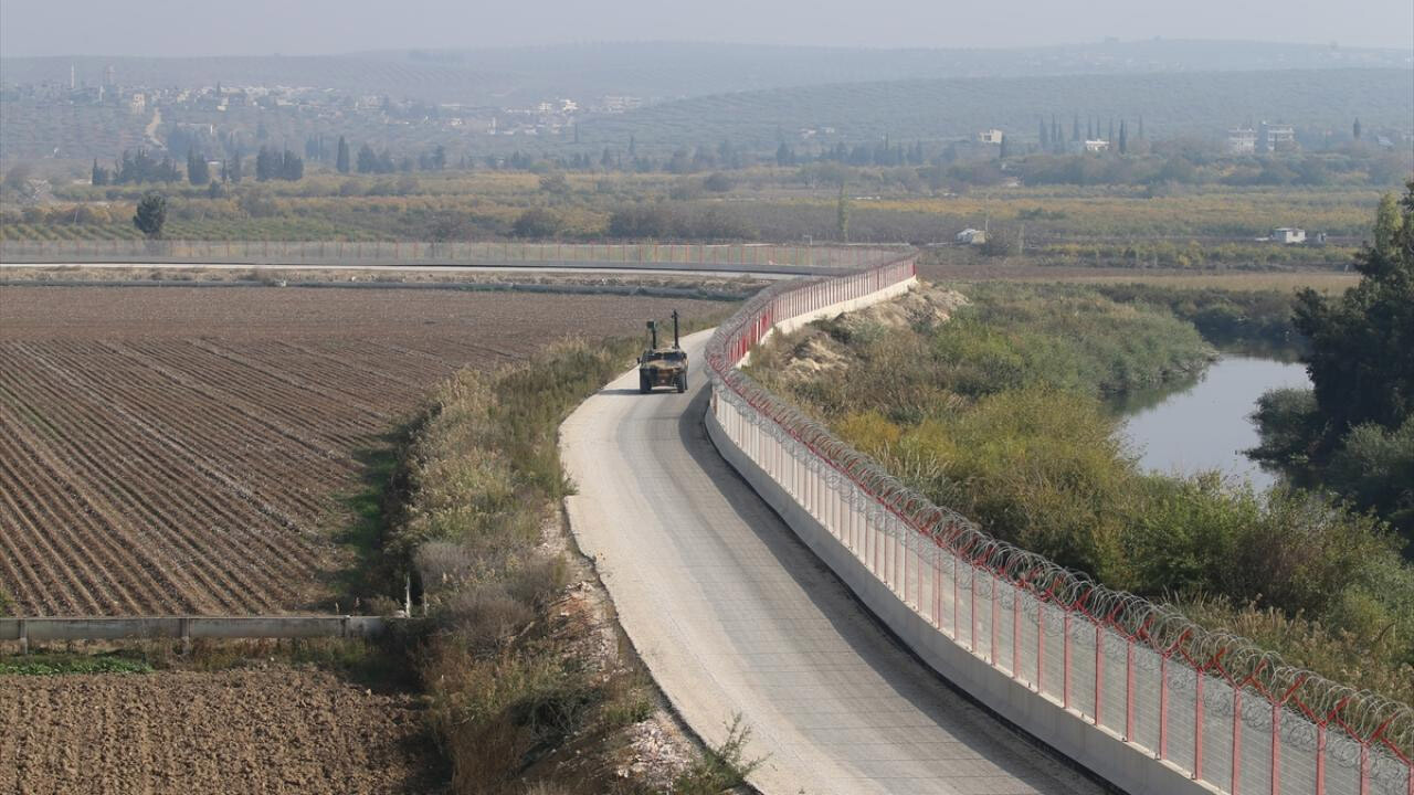 Son dakika! Mehmetçik sınırda göz açtırmıyor: Sınırda 25 kişi yakalandı