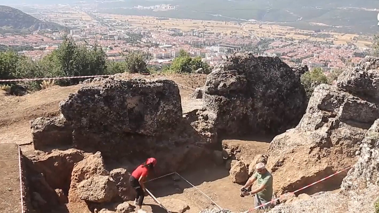 Tarihi kazıda 2 bin 400 yıl öncesine ait verilere ulaşıldı