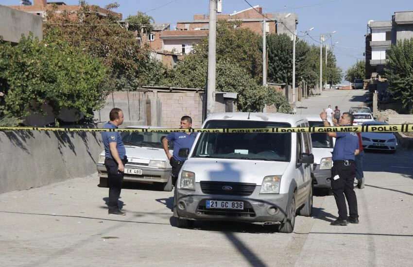 Husumetli akrabaların barış yemeğinde silahlar konuştu: Ölü ve çok sayıda yaralı var