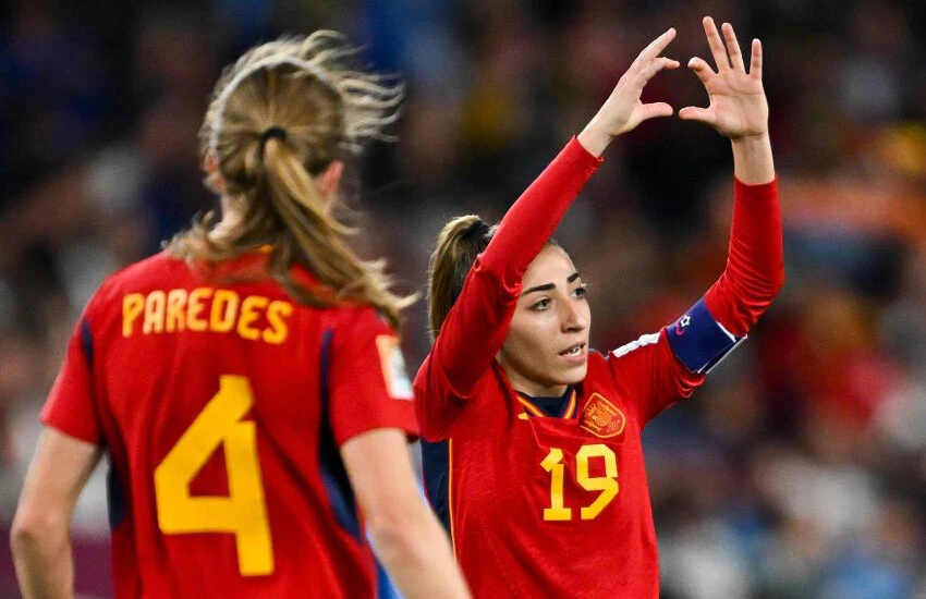 İngiltere'yi 1-0 yenen İspanya kadınlar dünya kupasının şampiyonu oldu.