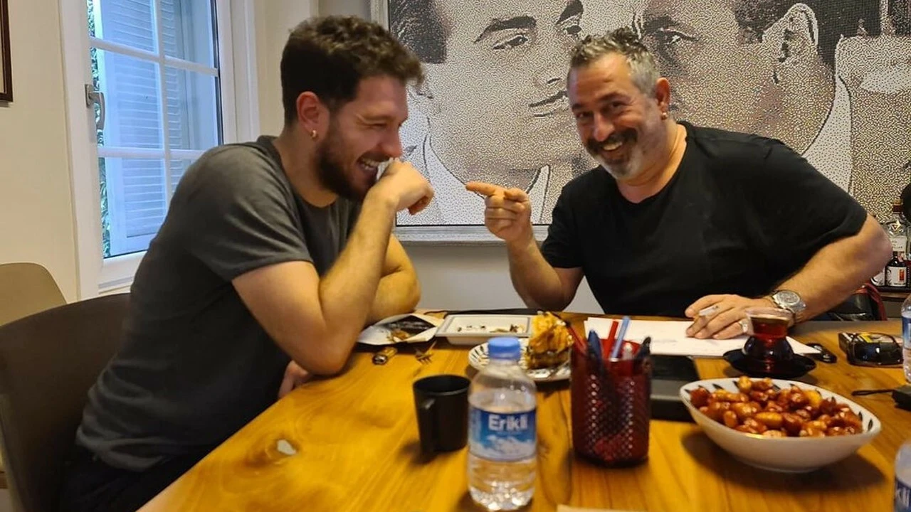 Cem Yılmaz’ın Ezgi Mola’dan sonra <a href=