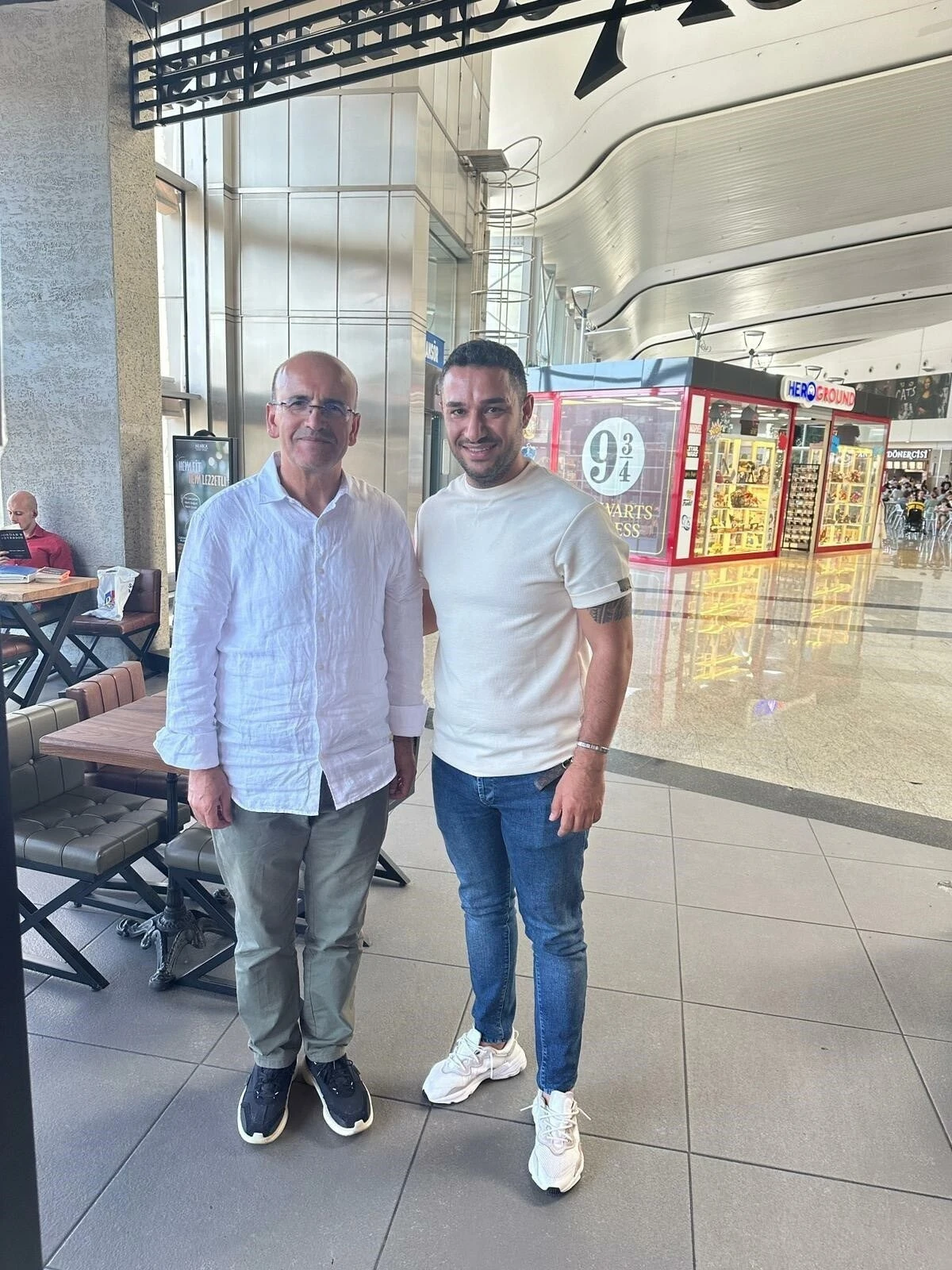 Bakan Şimşek AVM'de önce kumpir yedi sonra kahve içti! Esnaf o anları anlattı