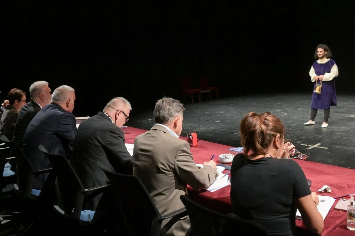 Devlet Tiyatroları Müdürlüğüne atanan Tamer Karadağlı’nın ilk misafiri Bakan Ersoy oldu!