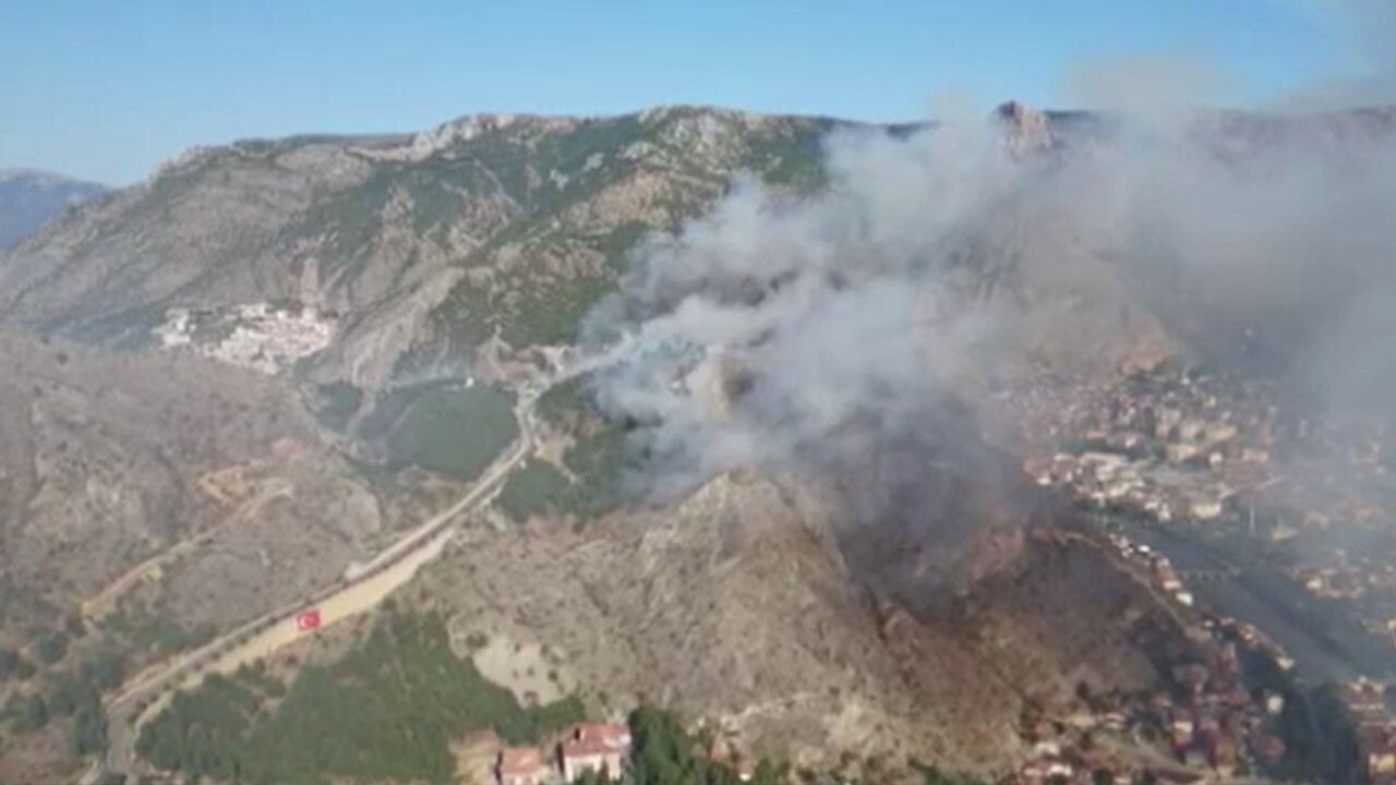 Amasya'da büyük yangın: Şehrin kalesi alev topuna döndü