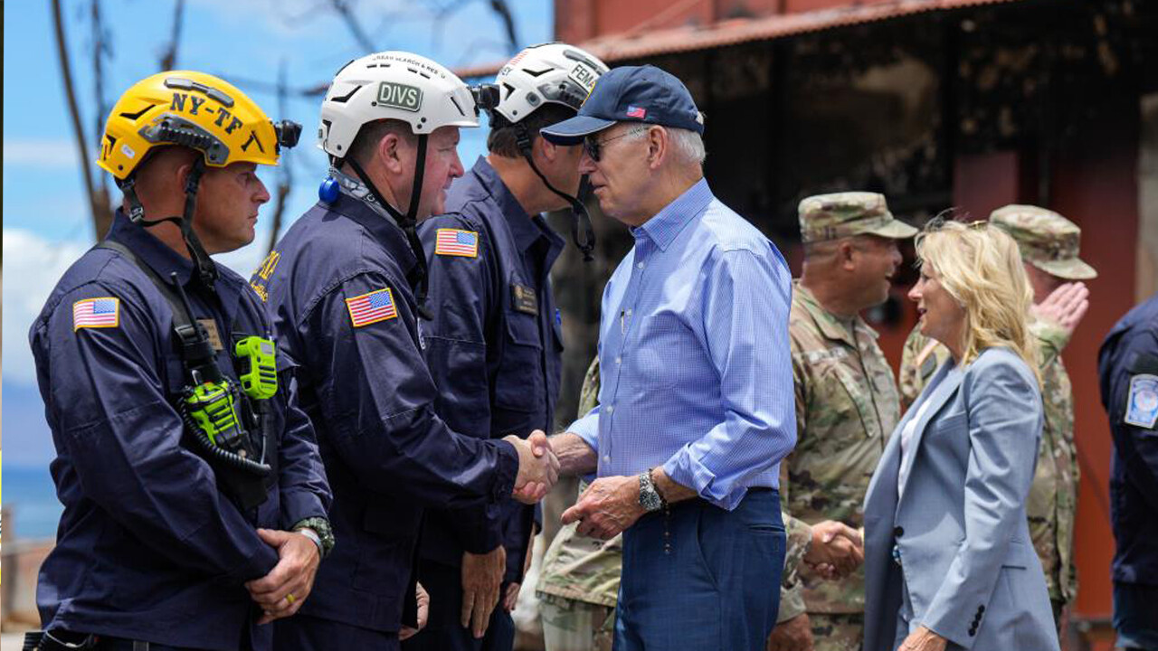 Biden&#039;a felaketin yaşandığı Hawaii&#039;de küfürlü protesto