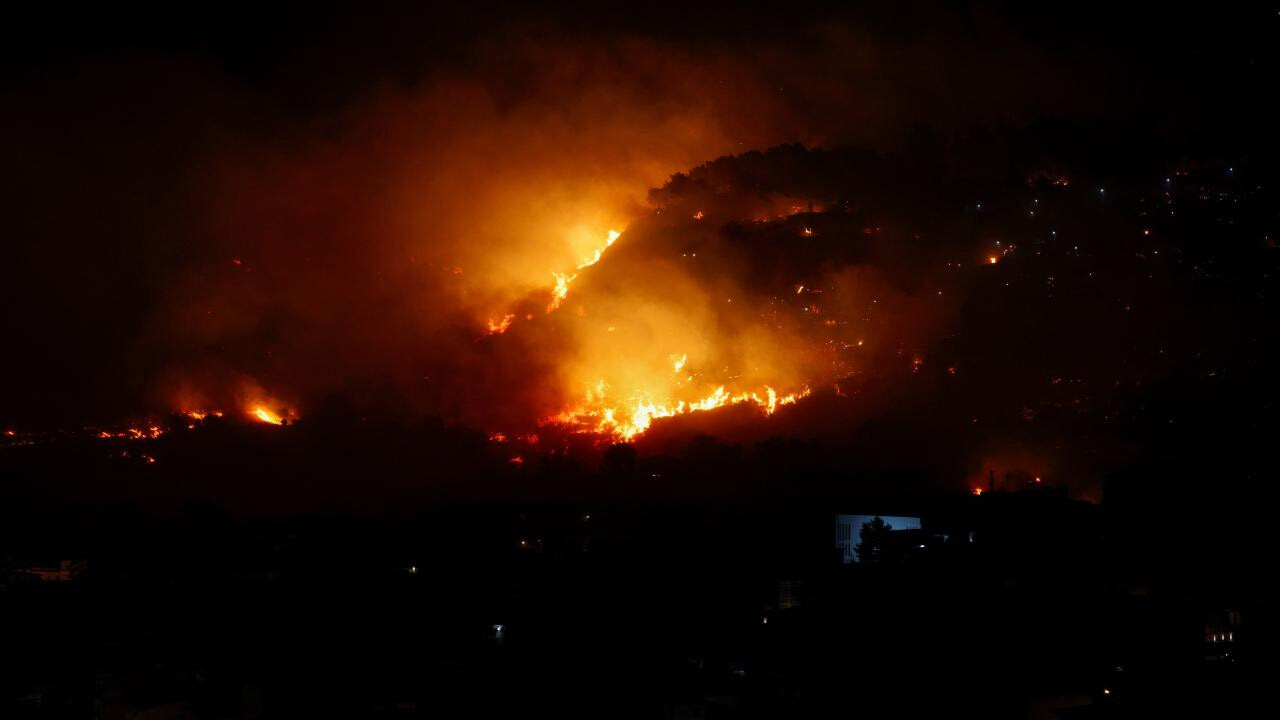 İtalya&#039;nın Elba Adası&#039;nda korkutan yangın: 700 kişi tahliye edildi