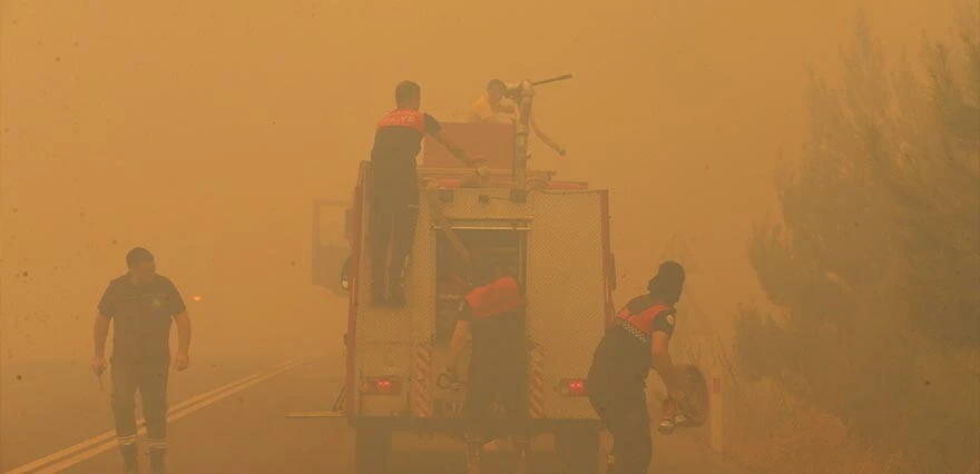 Yangında 54 kişi dumandan etkilendi