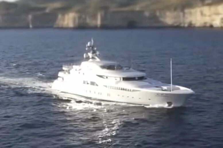 Yatak örtüsü bile yüz binlerce lira! Putin'in ultra lüks teknesinin fotoğrafları yayıldı