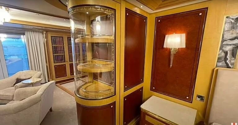 Yatak örtüsü bile yüz binlerce lira! Putin'in ultra lüks teknesinin fotoğrafları yayıldı