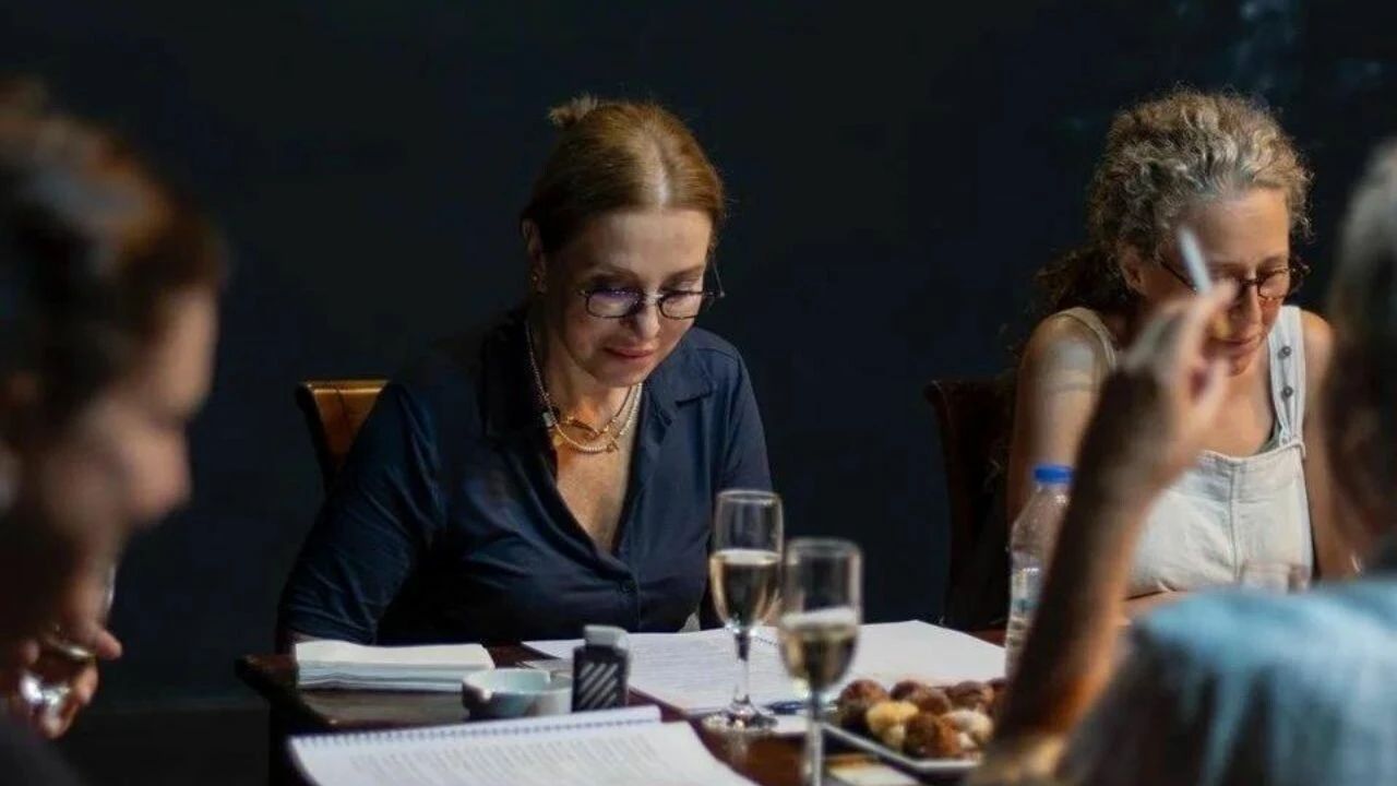 Eski eşler 20 yıl sonra aynı sahnede! Zuhal Olcay ve Haluk Bilginer'in oyunundan ilk kareler geldi