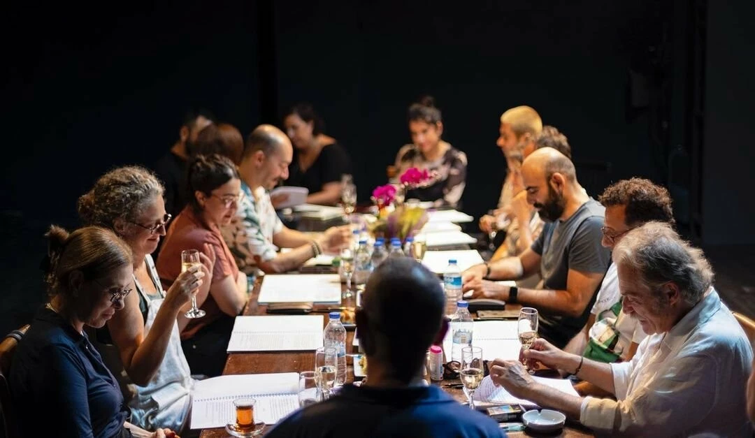 Eski eşler 20 yıl sonra aynı sahnede! Zuhal Olcay ve Haluk Bilginer'in oyunundan ilk kareler geldi