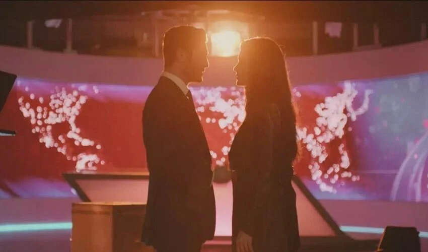 Hande Erçel ve <a href=