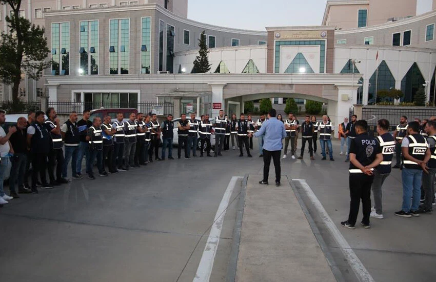Samsun 7 ilde yapılan dolandırıcılık operasyonunda 12 kişi yakalandı.