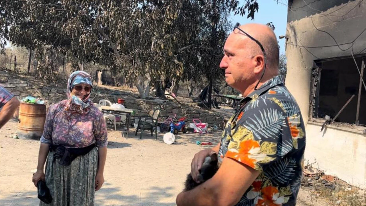 Alevler her şeyini yok etti... Sağ kurtulan kedisini görünce gözyaşlarına boğuldu