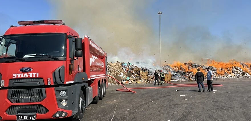 Kahramanmaraş'ta geri dönüşüm fabrikasında yangın! Patlama sesleri duyuldu...