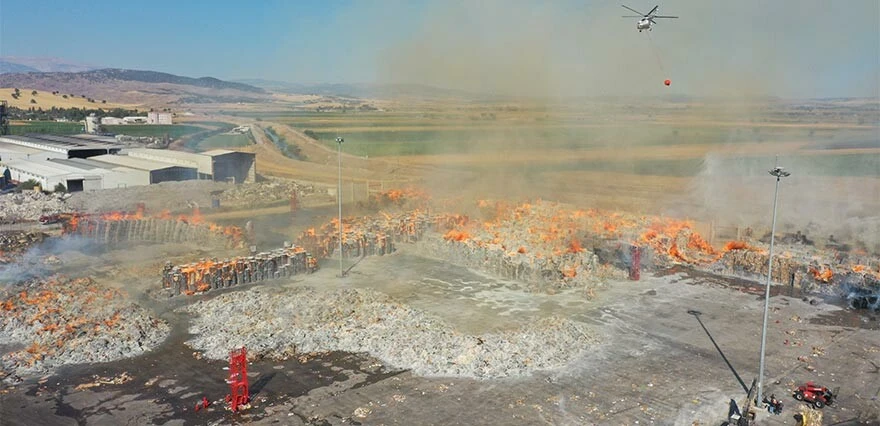 Kahramanmaraş'ta geri dönüşüm fabrikasında yangın! Patlama sesleri duyuldu...