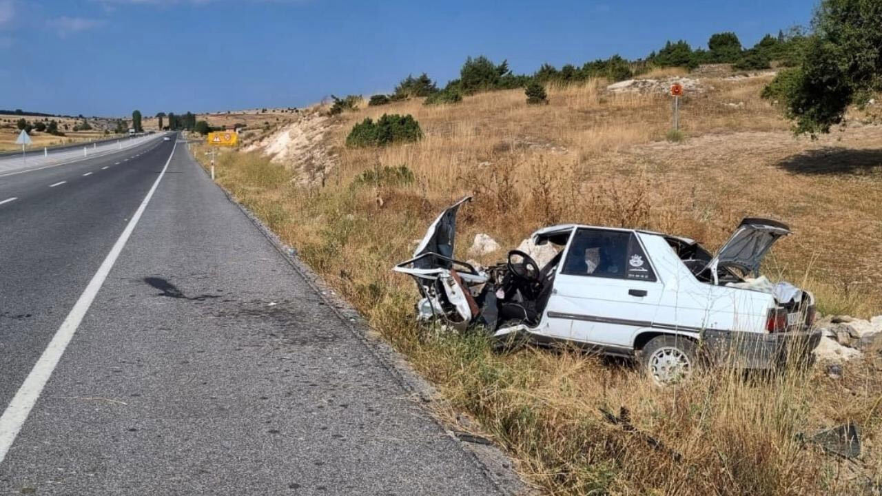 Kütahya&#039;da otomobil devrildi: 1 çocuk öldü, 3 kişi yaralandı