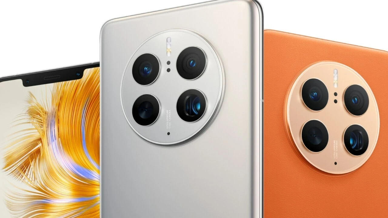 Öğrencilere verilmesi planlanan vergisiz telefon modellerini Cem Küçük açıkladı