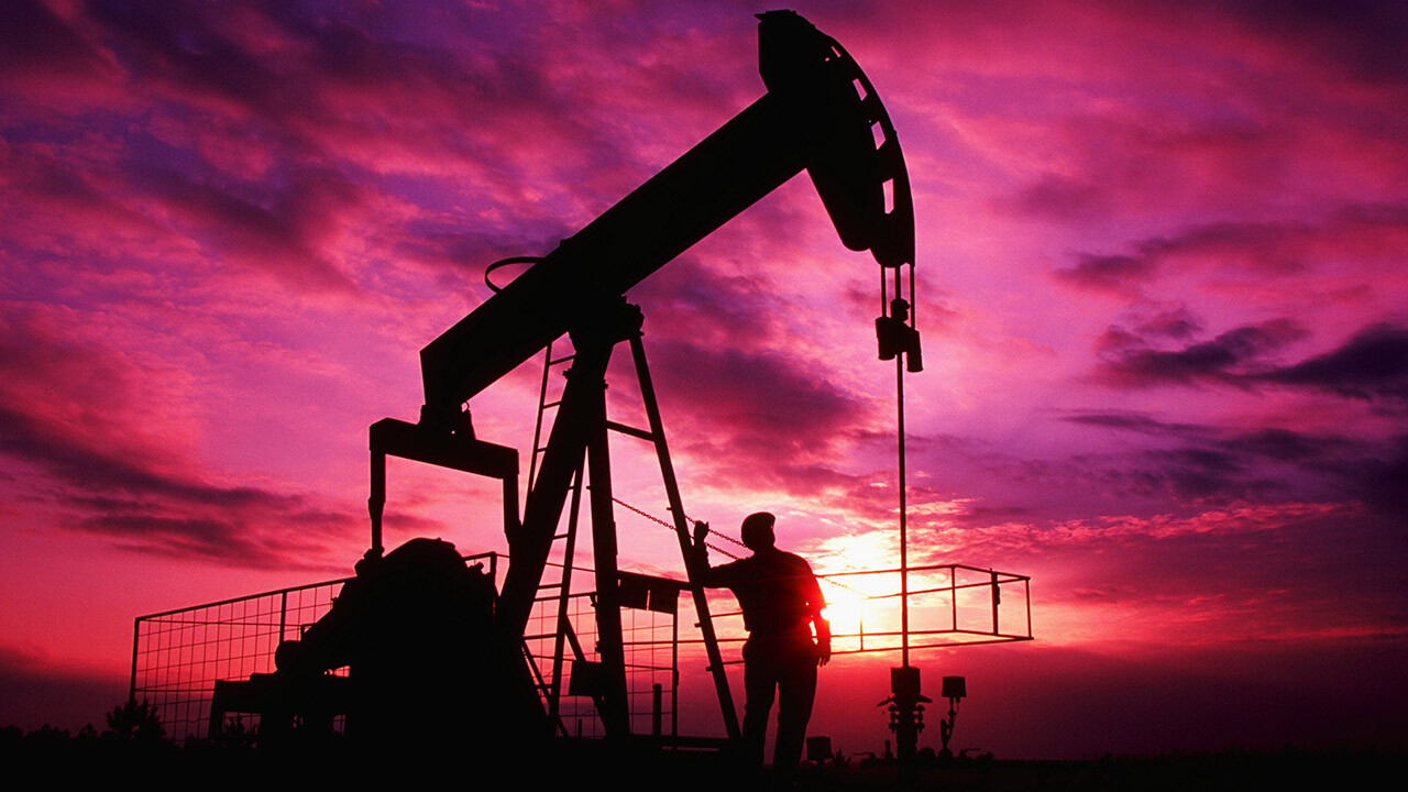 Güçlü dolar ve düşük PMI verileri petrol fiyatlarını dalgalandırdı