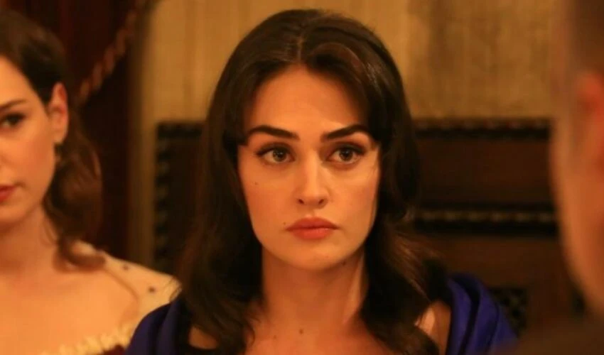 Esra Bilgiç'in yeni projesi belli oldu! Bu sefer ters köşe yaptı