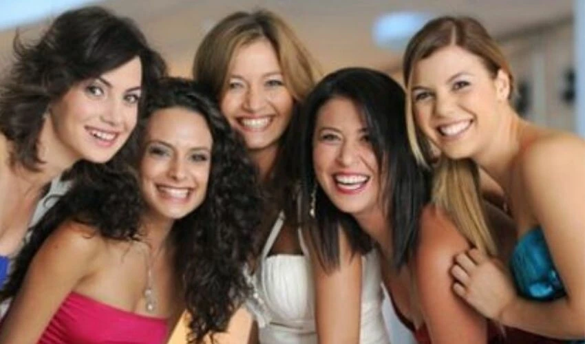 Deniz Yıldızı dizisinin Pelo'su evlilik için ilk adımı attı! Oyuncu koro şefiyle nişanlandı!