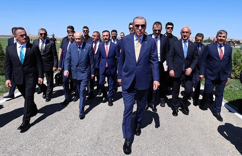 Erdoğan' devlet erkanıyla birlikte Malazgirt çıkarması yaptı.