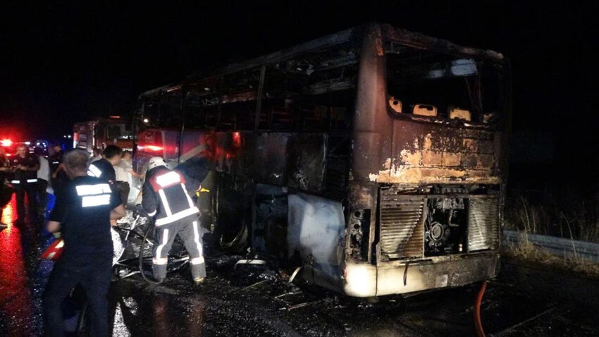 Yolcu otobüsü bir anda alev topuna döndü: Facianın eşiğinden dönüldü