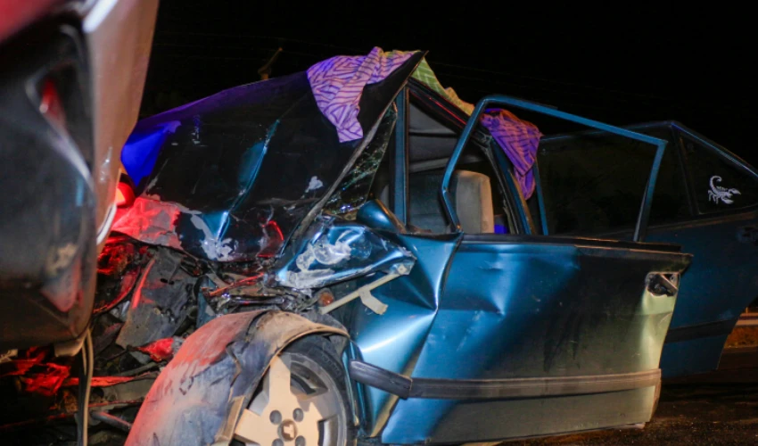 Otomobil, duran yolcu otobüsüne arkadan çarptı: 1 ölü