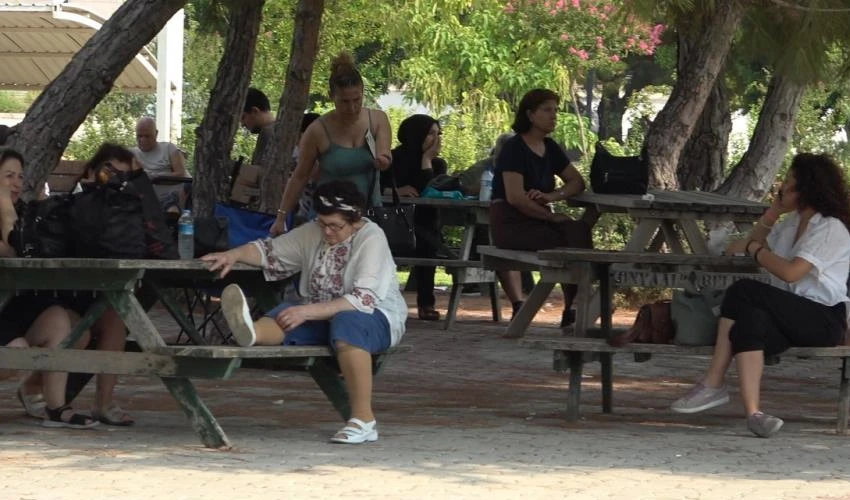Bir sınav klasiği...Saniyelerle giriş saatini kaçıran öğrenci içeri alınmadı