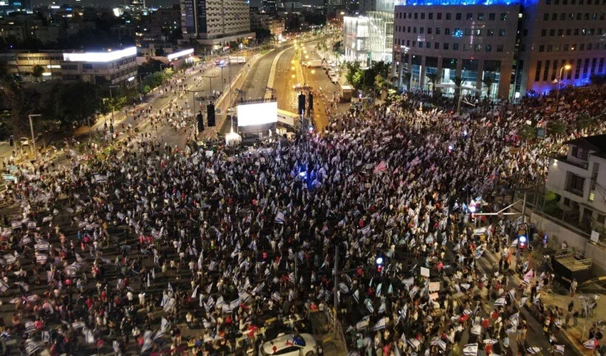 İsrail'de 'yargı reformu' protestoları son sürat! Halk Filistinliler için sembolik tabutlarla sokağa çıktı