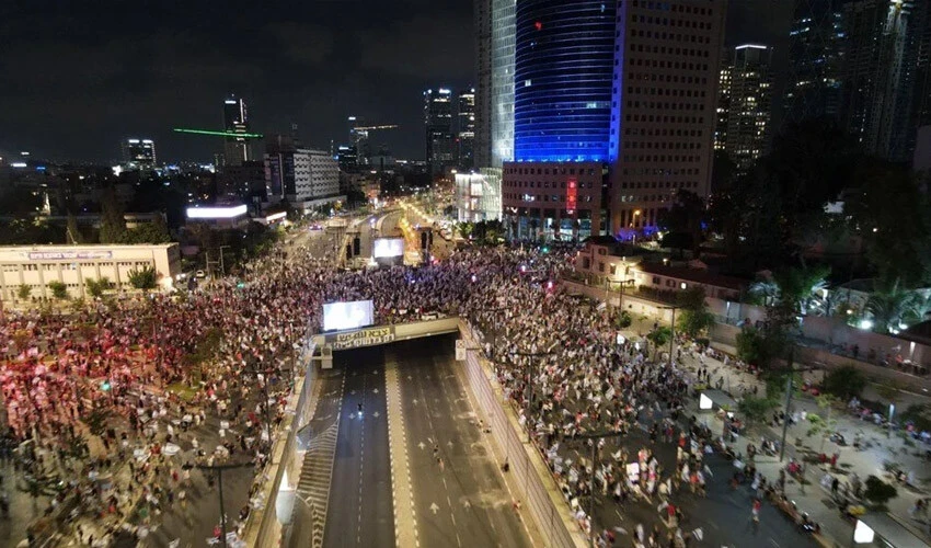 İsrail'de 'yargı reformu' protestoları son sürat! Halk Filistinliler için sembolik tabutlarla sokağa çıktı